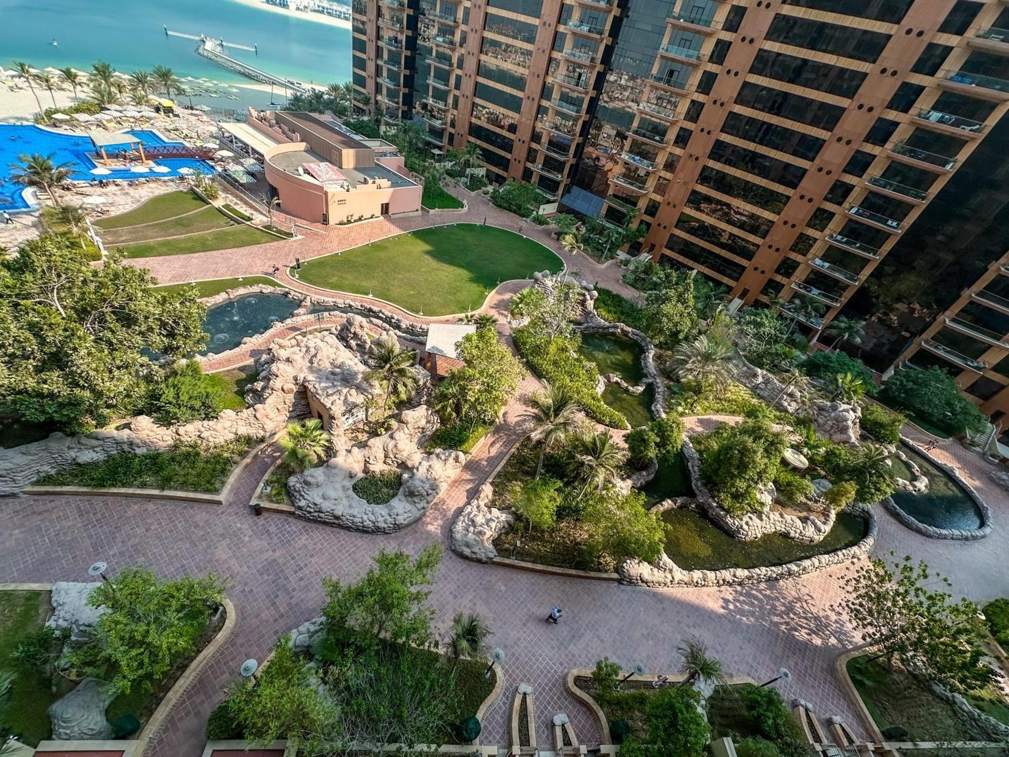 Modern Beachfront 1Br Apartment - Tiara Residence Dubaï Extérieur photo