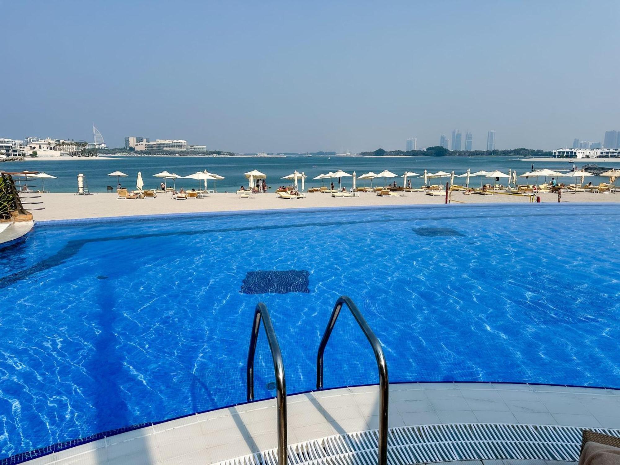 Modern Beachfront 1Br Apartment - Tiara Residence Dubaï Extérieur photo